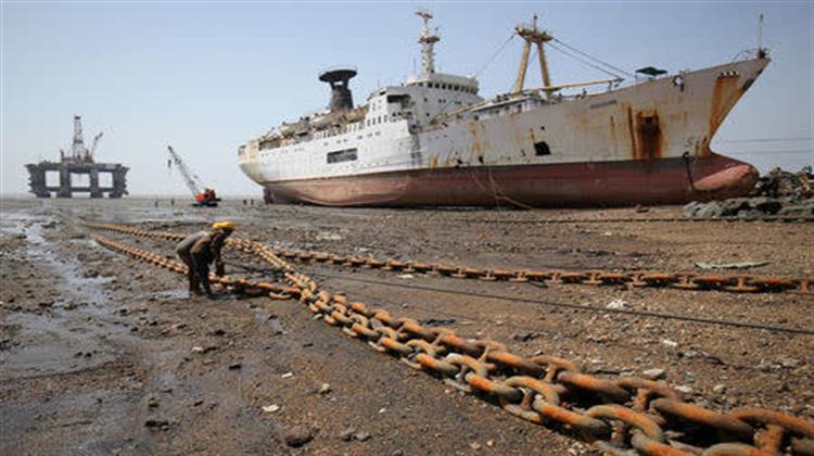 Ναυτιλία: Ο Γερασμένος Σκιώδης Στόλος Οδεύει προς Απόσυρση;